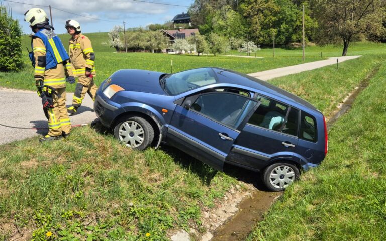 Feuerwehr-Einsatz zur Fahrzeugbergung