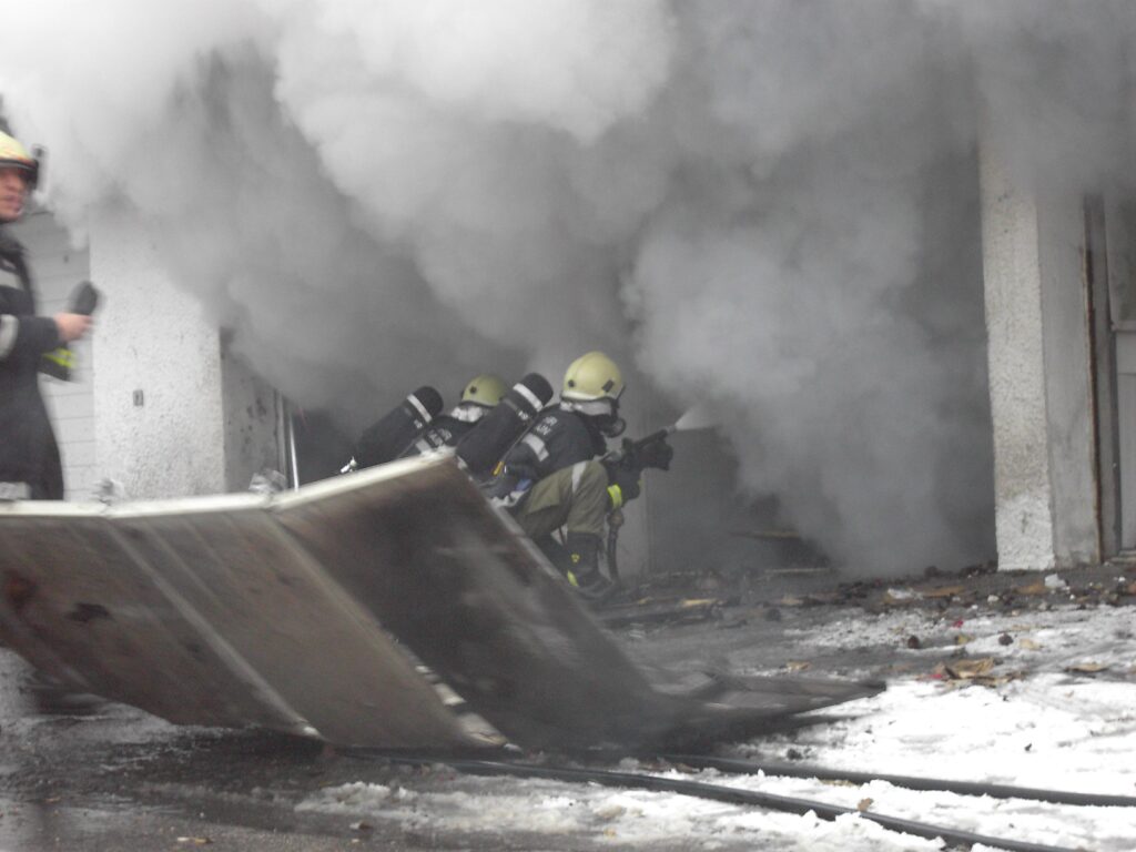 Garagenbrand durch Feuerwerkskörper