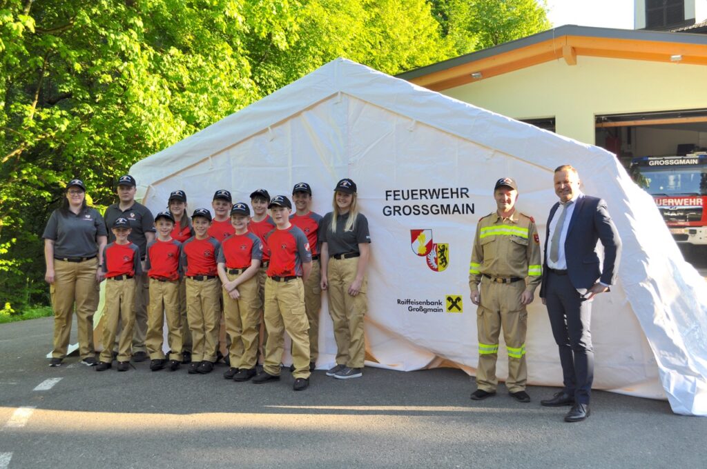 Dienstag, 13.05. / 18.00 Uhr / Aufbau des Jugendzeltes, gesponsert von der Raiffeisenbank Großgmain