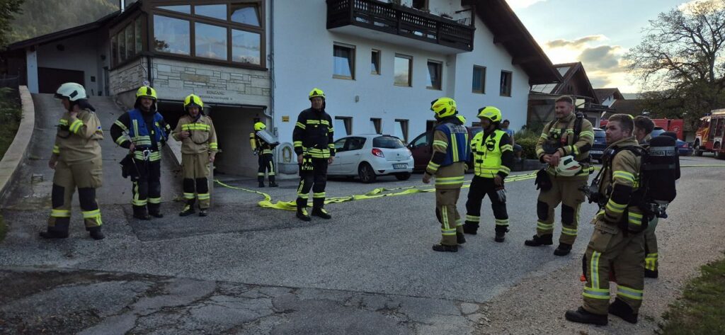 E31-2025 / Montag, 15.09.2025 / 18.25 - 19.25 Uhr / Zimmerbrand (...)